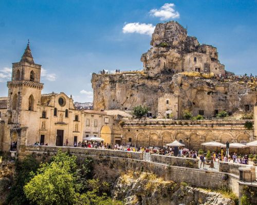 Oude stad Matera met park en rotskerken