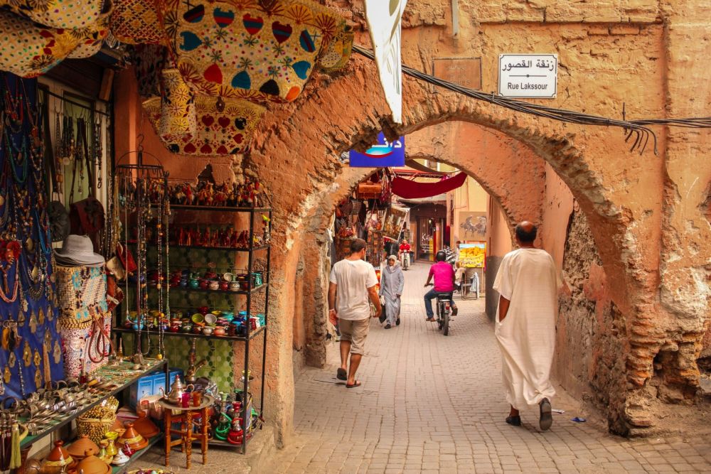Typisch straatje in Marrakesh